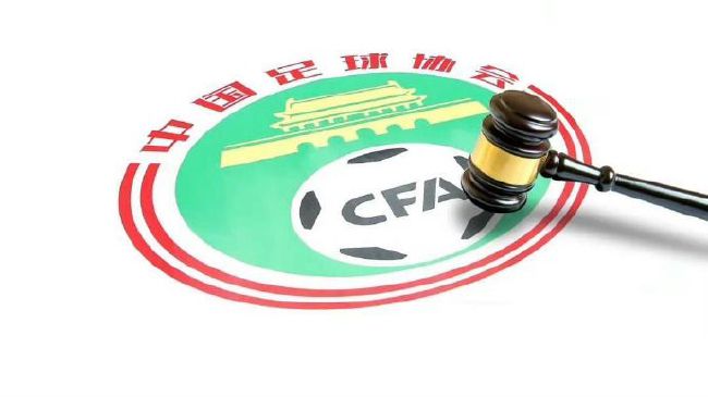 加强县级融媒体中心建设，是推动媒体融合向纵深发展的基础环节。