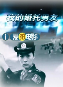 霉霉为抖森拍照 甜蜜激吻如胶似漆 2016-06-28 近日，“霉霉”泰勒·斯威夫特与“抖森”汤姆·希德勒斯顿开启高能虐狗模式，两人毫不避讳大方手牵手秀恩爱，“霉霉”为“抖森”拍照，正处于热恋中的他们随时激吻，甜蜜指数爆表。