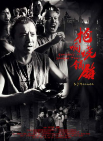 时隔12年哈利和“教父”小天狼星同框 2019-09-11 近日，《哈利·波特》系列电影中饰演主角的丹尼尔·雷德克里夫出席了加拿大多伦多影展，为新片《腰间持枪》宣传，一时吸引了不少粉丝围观。